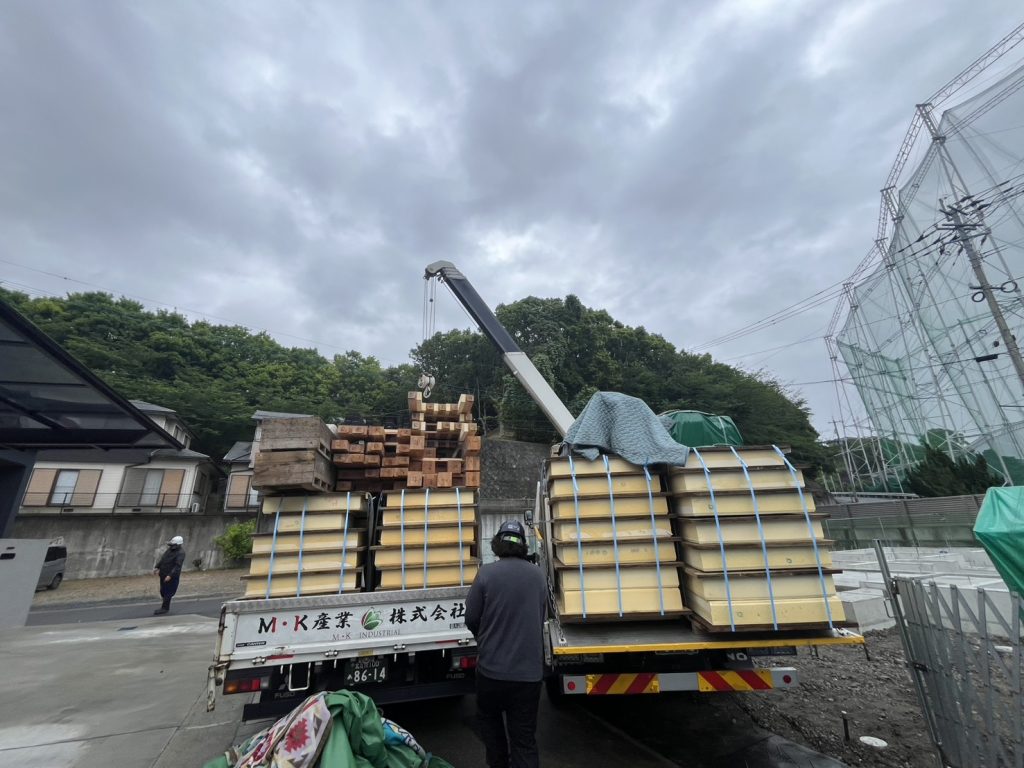 ユニック車・3t平車による建材配送の安全確認