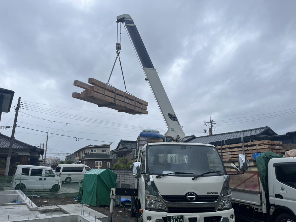 ユニック車・3t平車による建材配送の安全確認