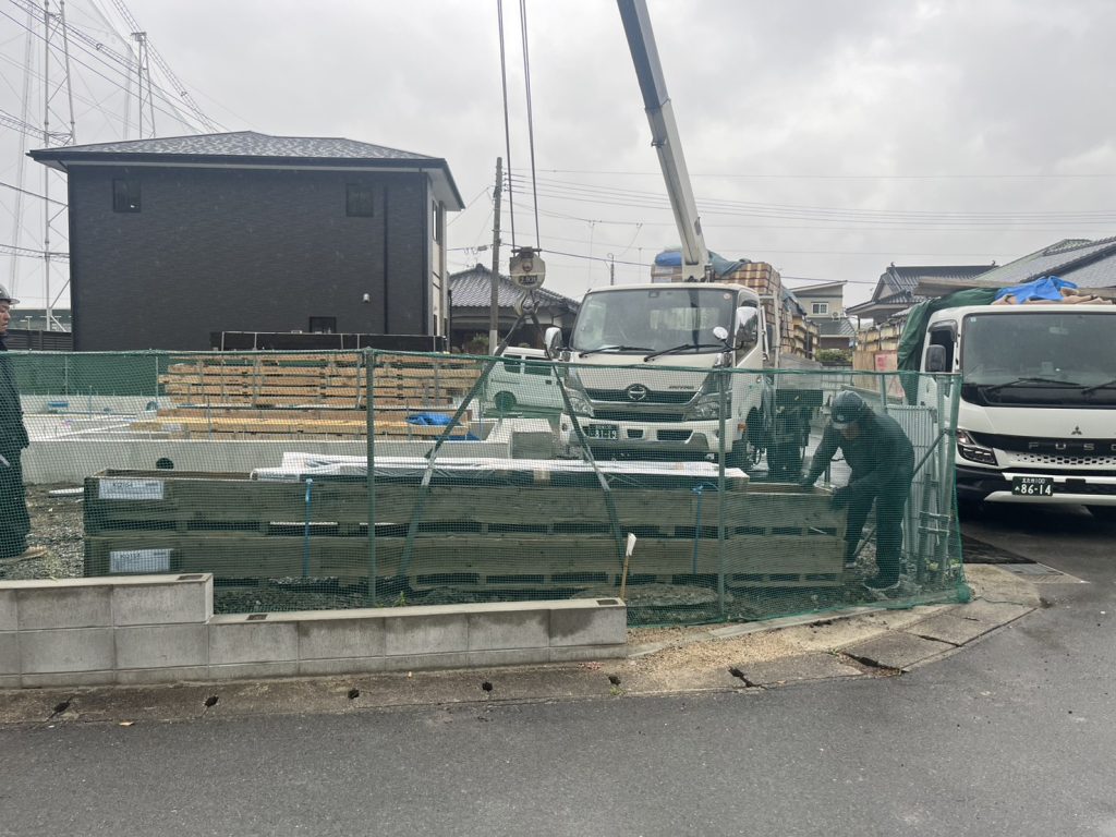 ユニック車・3t平車による建材配送の安全確認